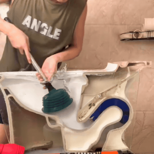 Pumpa na čištění WC a odpadů
